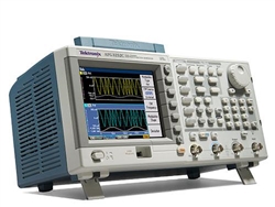 Tektronix AFG3152C Generador funciones arbitrarias: 2 canales, ancho de banda 150 MHz, velocidad de muestreo 1GSa/s, memoria de forma de onda arbitraria de 128k puntos, resolución vertical de 14 bits, 10Vpp a 50ohm, certificado estándar de calibración