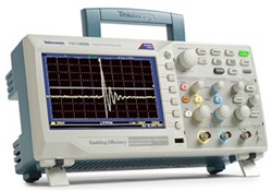 Tektronix TBS1032B Osciloscopio Digital de 2 canales 30MHz  de ancho de banda 2 canales 2.5K de longitud de registro 5 años de garantía, certificado de calibración estandar