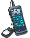 Extech 407026-NIST - Fotómetro para trabajos pesados con interfaz de PC Fotómetro con cuatro tipos de iluminación (de tungsteno/luz del día, fluorescente, de sodio, de mercurio), incluye certificado NIST.